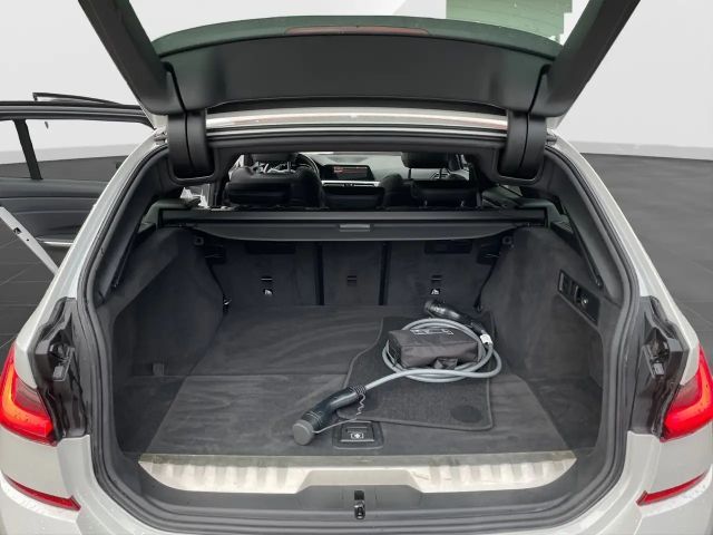 BMW 330 330e M-Sport Touring xDrive