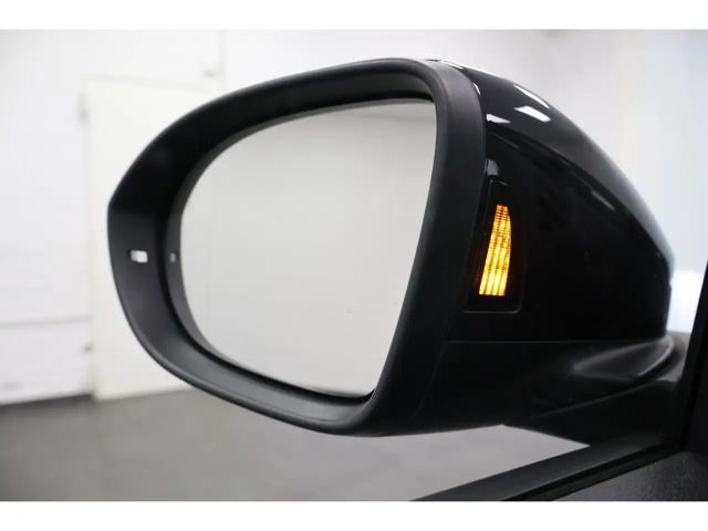 Volkswagen T-Roc 1.5 TSI DSG R-Line