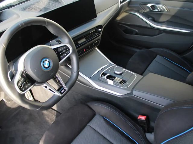 BMW 330 330e M-Sport Touring xDrive