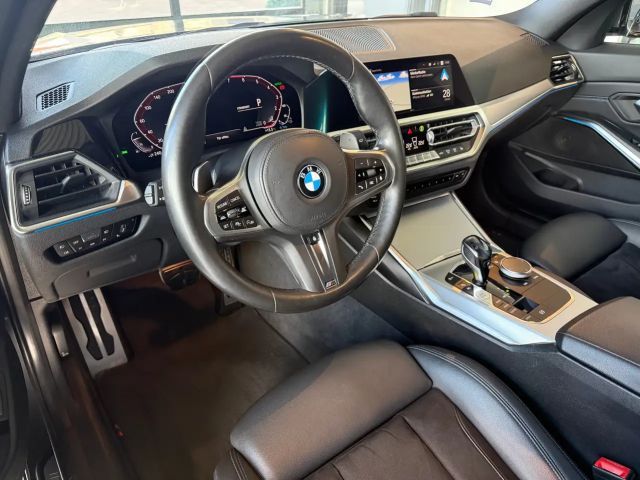 BMW 330 330e M-Sport xDrive