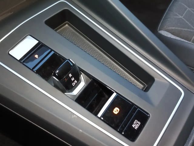 Volkswagen Golf 1.5 eTSI DSG