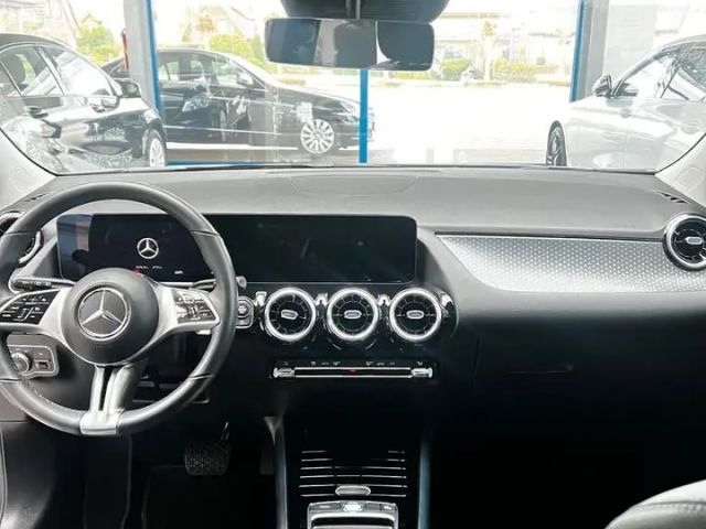 Mercedes-Benz B 180 Sedan