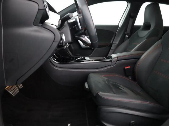 Mercedes-Benz A 180 AMG Line