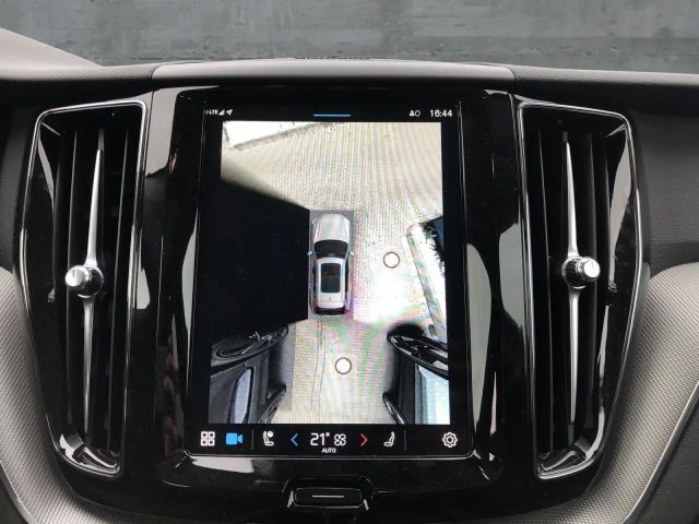 Volvo XC60 AWD Dark Plus