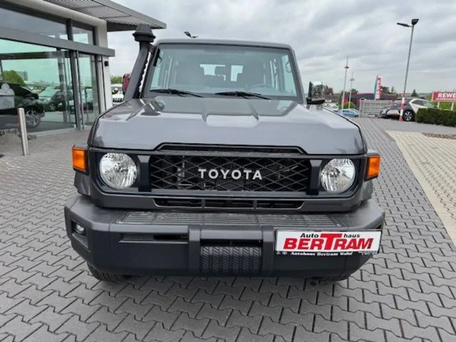 Toyota Land Cruiser GRJ76-VX LIM