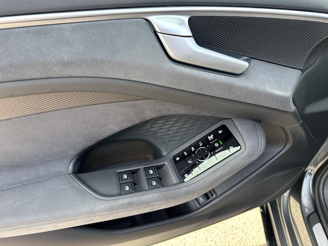 Audi A6 Avant Quattro S-Tronic