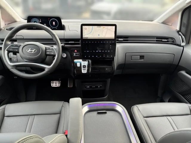 Hyundai Staria Signature
