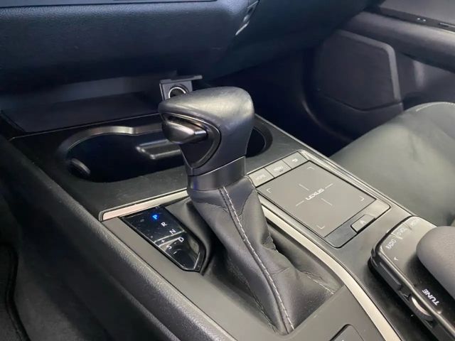 Lexus UX 250h