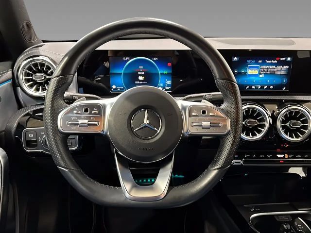 Mercedes-Benz A 250 A 250 e AMG Line