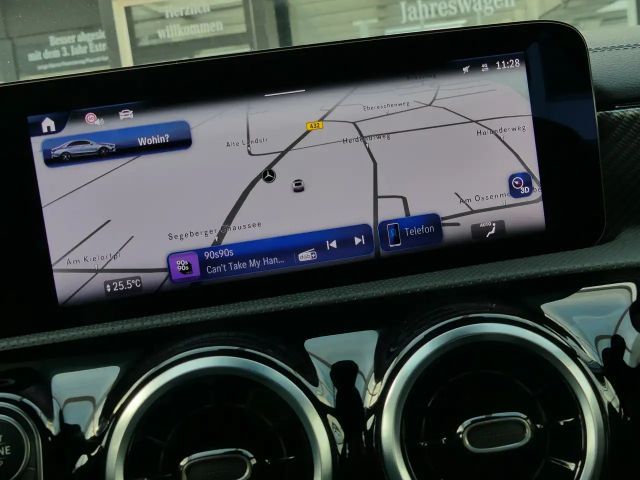 Mercedes-Benz CLA 180 Progressive Sedan