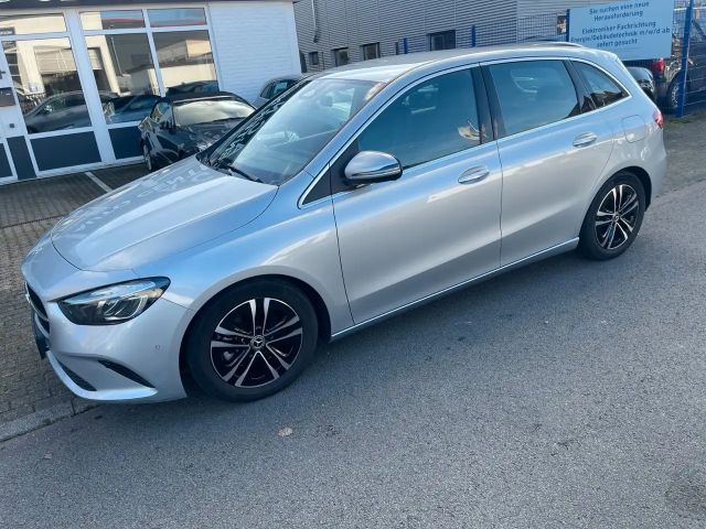 Mercedes-Benz B 180 B 180 d