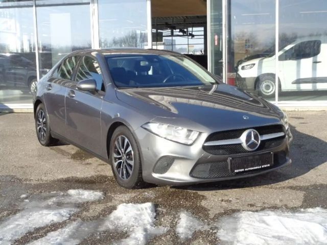 Mercedes-Benz A 180 A 180 d