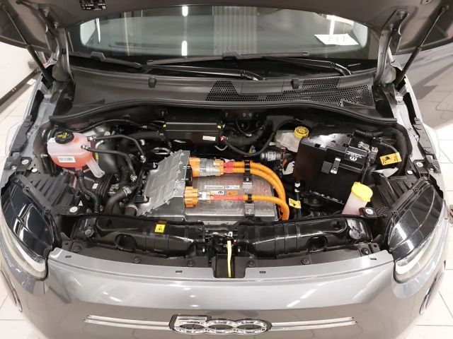 Fiat 500e Action