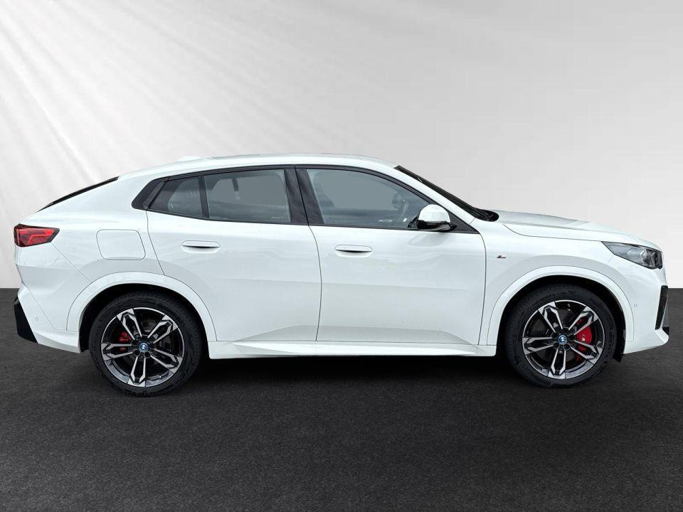 BMW iX2 xDrive30
