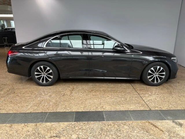 Mercedes-Benz E 220 AVANTGARDE E 220 d Sedan