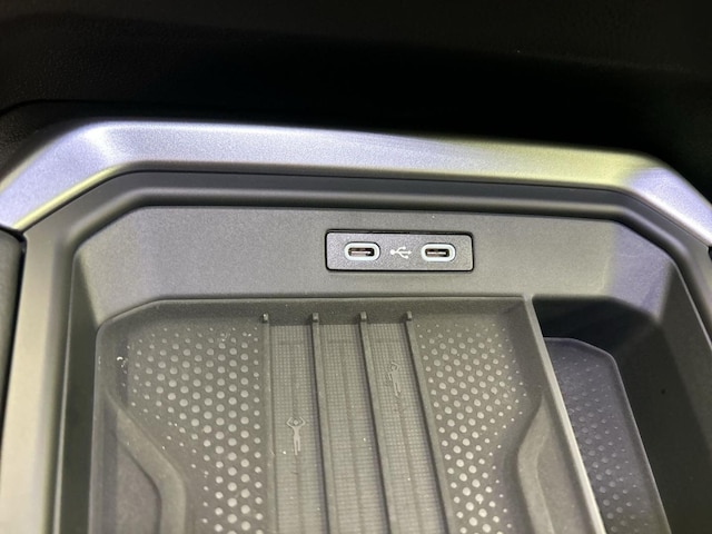 Volkswagen T-Roc 1.5 eTSI DSG R-Line