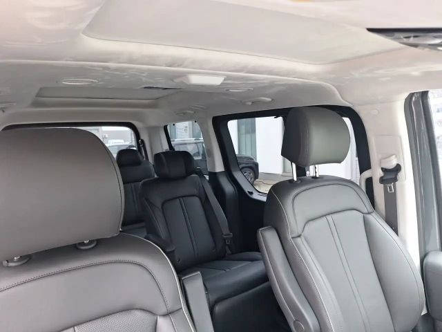 Hyundai Staria Signature