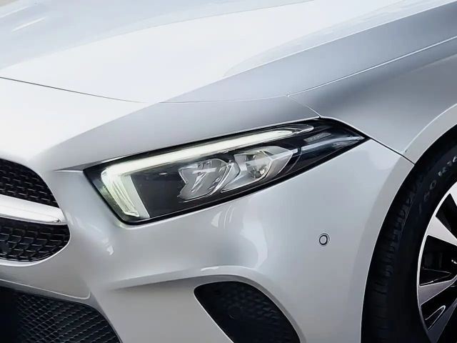 Mercedes-Benz A 200 Aut./LED/Panorama/AHK/Navi/Kamera/SHZ/1.Besitz