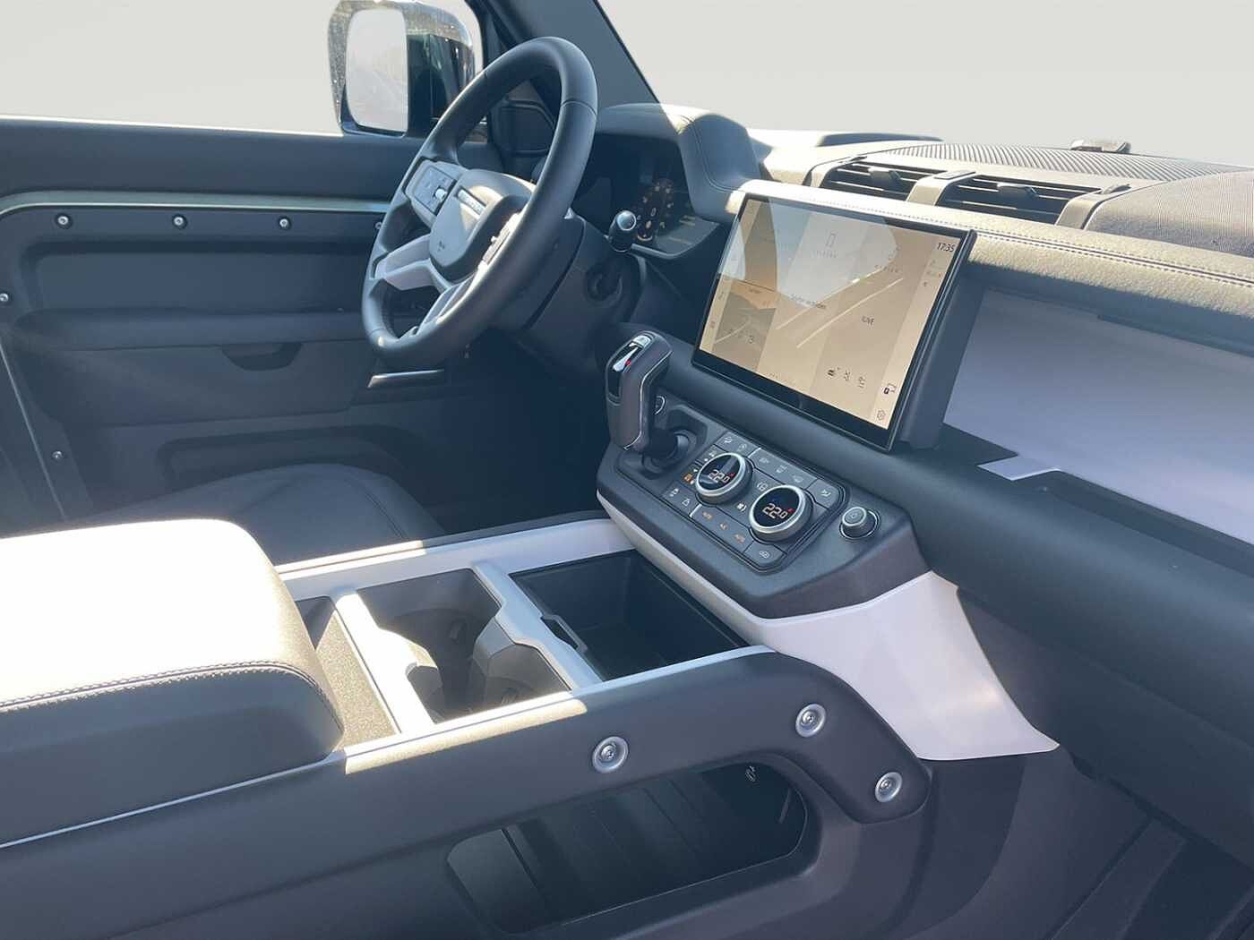 Land Rover Defender 110 Dynamic SE