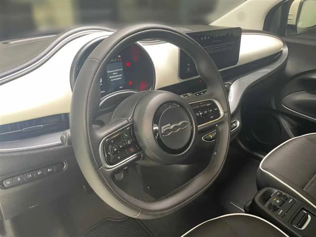 Fiat 500e Rückfahrkamera Sitzheizung CarPlay