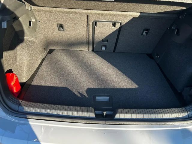 Volkswagen Golf 1.5 TSI DSG R-Line