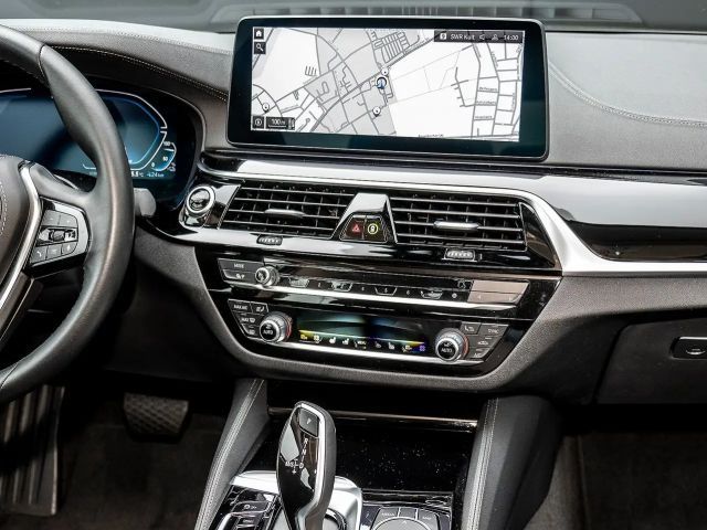 BMW 530 530e Luxury Line Sedan xDrive