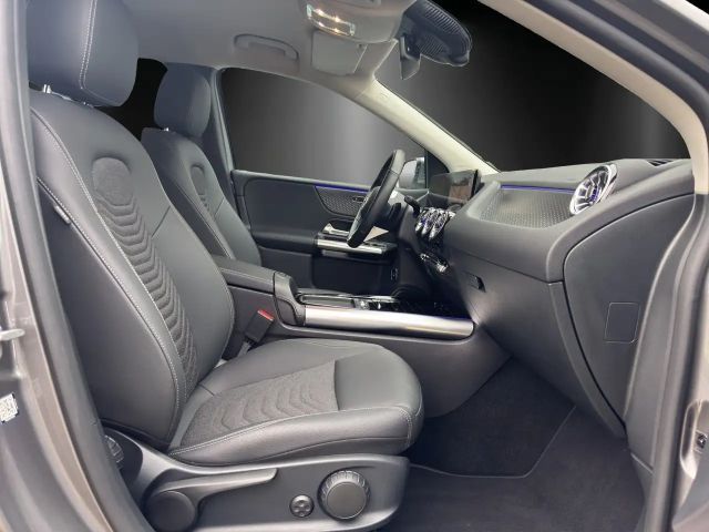 Mercedes-Benz B 220 4MATIC Sedan