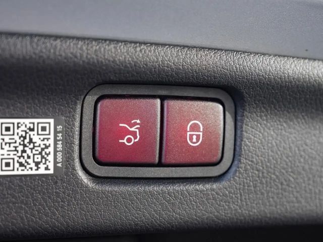 Mercedes-Benz C 220 AMG Line C 220 d Sedan