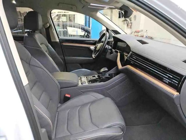 Volkswagen Touareg 4Motion R-Line Style