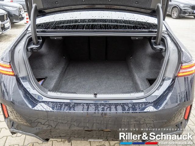 BMW 520 520i M-Sport Sedan