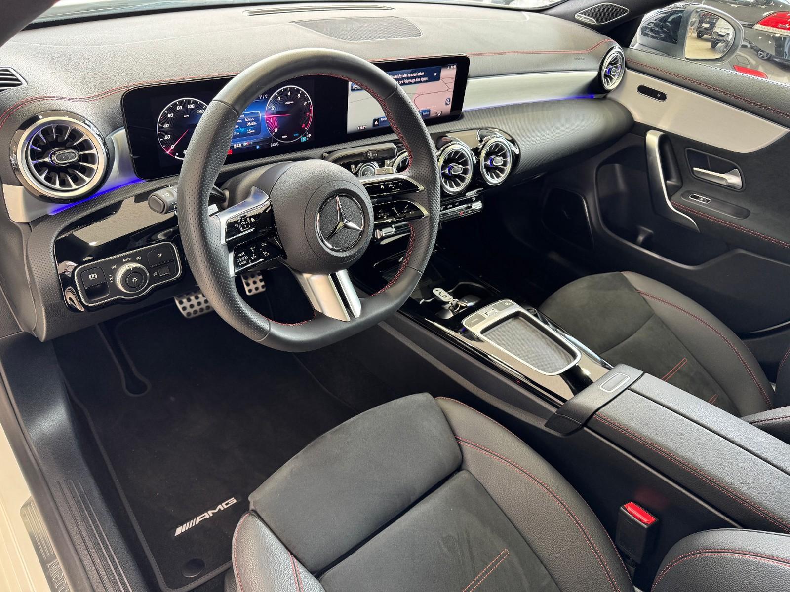 Mercedes-Benz CLA 200 AMG Line Sedan