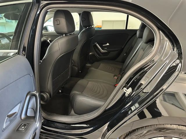 Mercedes-Benz A 200 A 200 d