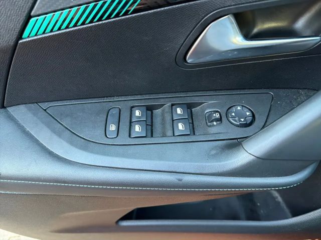 Peugeot E-2008 Allure Pack