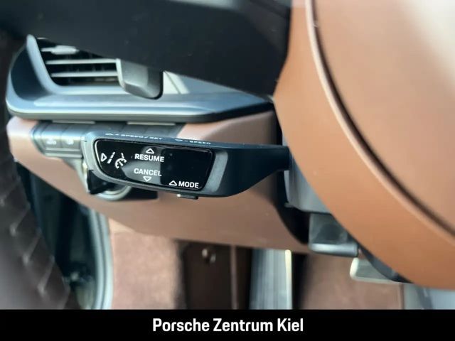 Porsche 992 4 Coupé GTS Targa