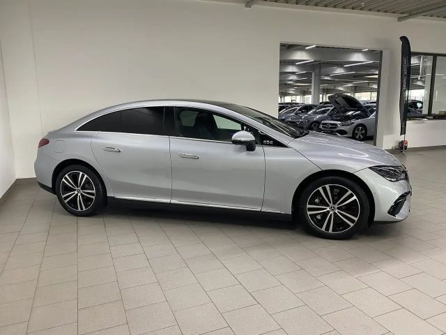 Mercedes-Benz EQE 300 Electric Art Sedan