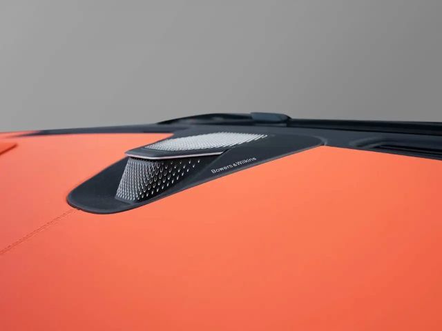 Aston Martin DB12 Volante Californian Poppy Carbonbremse  B&W