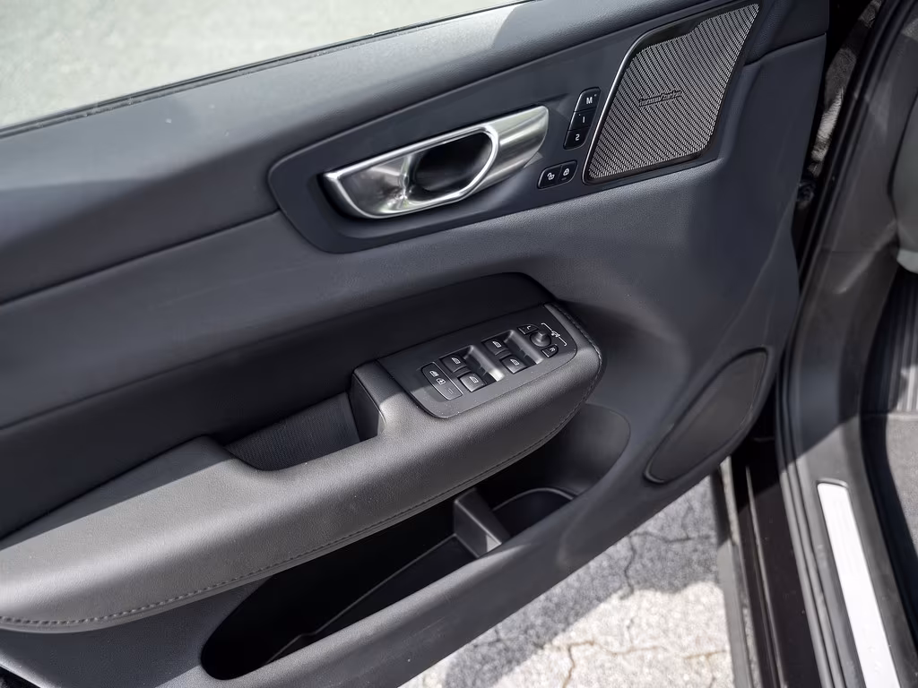 Volvo XC60 AWD Dark Plus Recharge T8