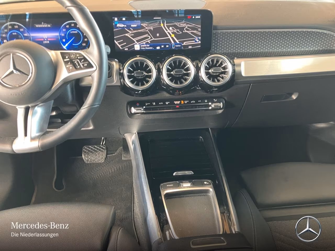 Mercedes-Benz EQB 300 4MATIC Progressive