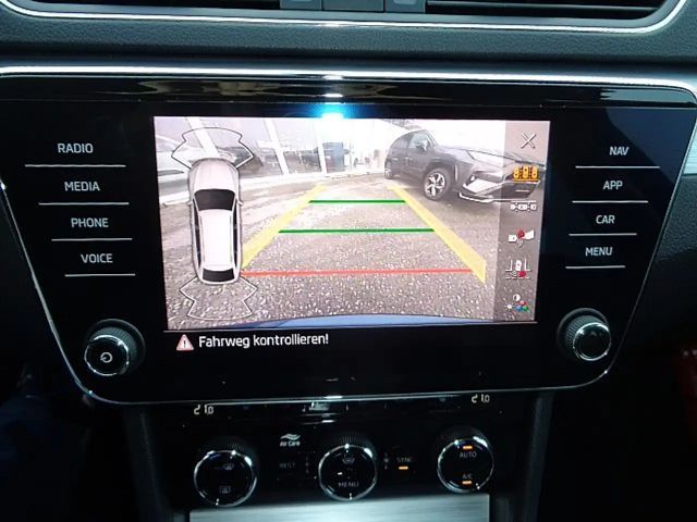 Skoda Superb Kombi 2,0 TDI DSG *LED *Navi *Leder *Top