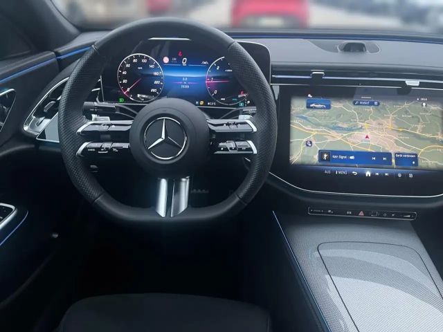 Mercedes-Benz E 220 AMG Line E 220 d Sedan