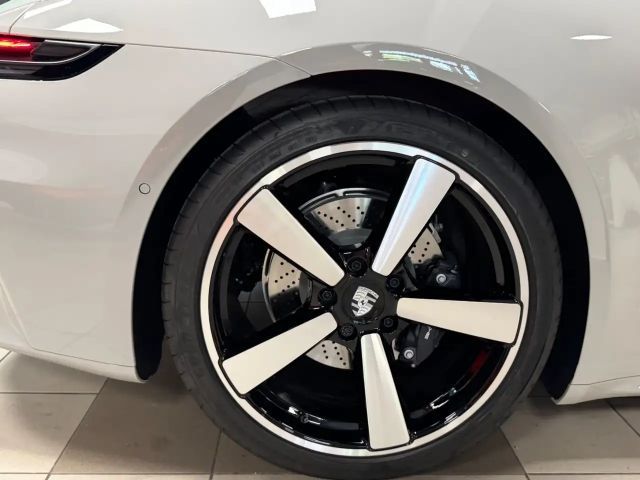 Porsche 992 Cabrio Carrera