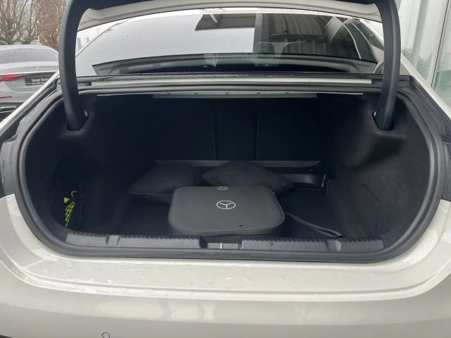 Mercedes-Benz EQE 300 AMG Line Sedan