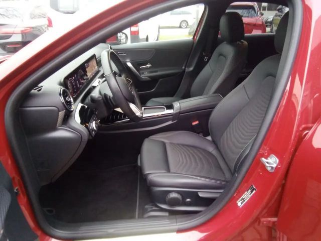 Mercedes-Benz A 180 A 180 d Progressive