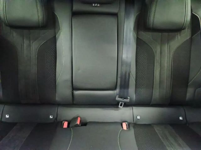 Peugeot 408 EAT8 Hybrid