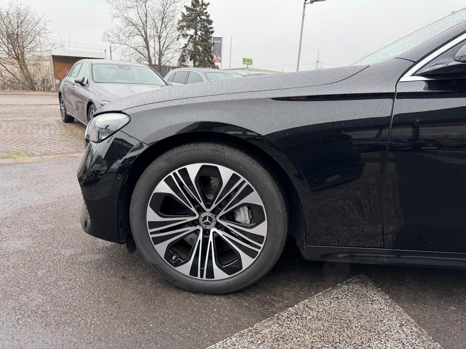 Mercedes-Benz E 300 AVANTGARDE E 300 e