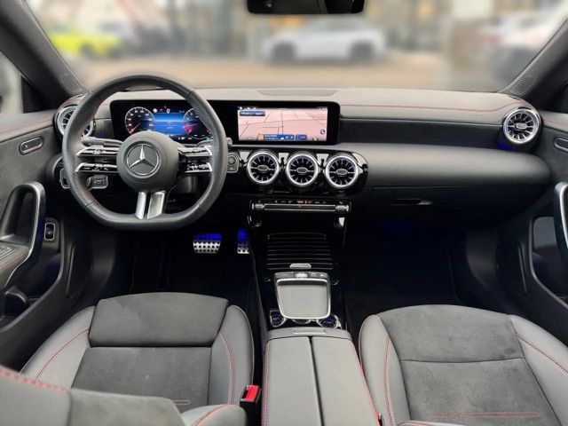 Mercedes-Benz CLA 200 AMG Line Coupé Sedan