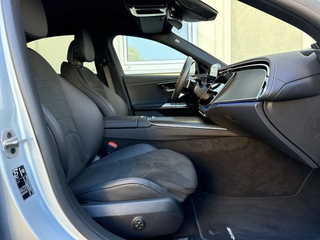 Mercedes-Benz E 200 4MATIC Sedan