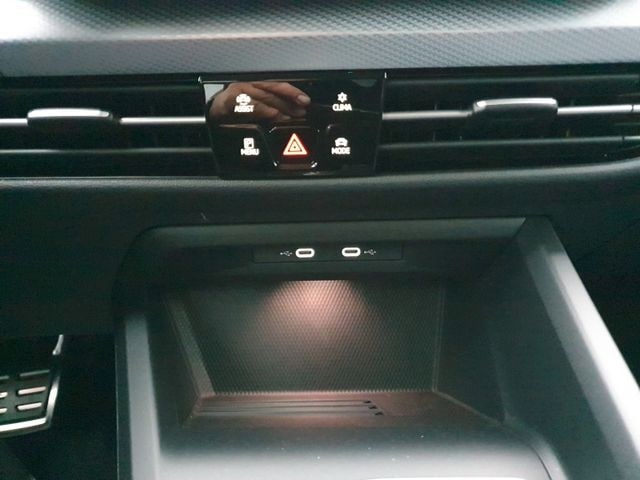 Volkswagen Golf 1.5 eTSI DSG Variant