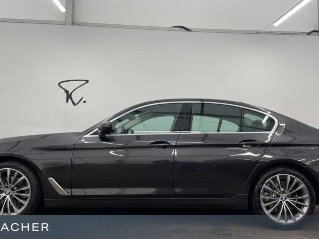 BMW 520 520i Luxury Line Sedan