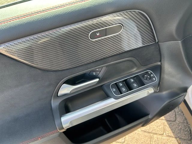 Mercedes-Benz GLB 250 4MATIC AMG Line Premium